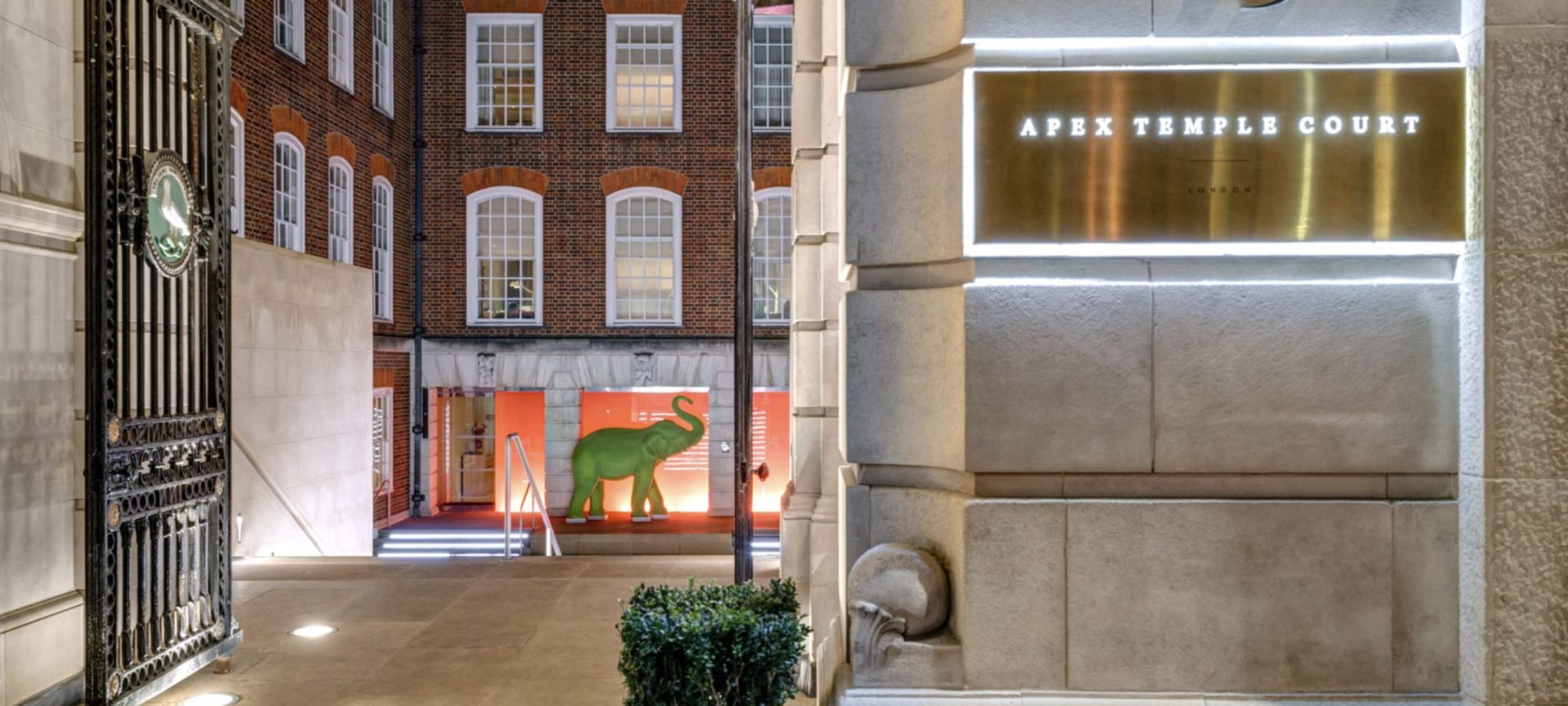 Luxuria Lifestyle's Beth Davies reviews Apex Temple Court Hotel, London